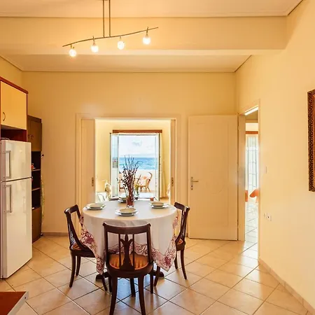 Apartment On The - Akroyali Family *