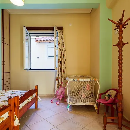 Apartment On The - Akroyali Family *