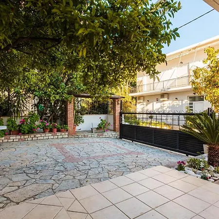 Apartment On The - Akroyali Family *